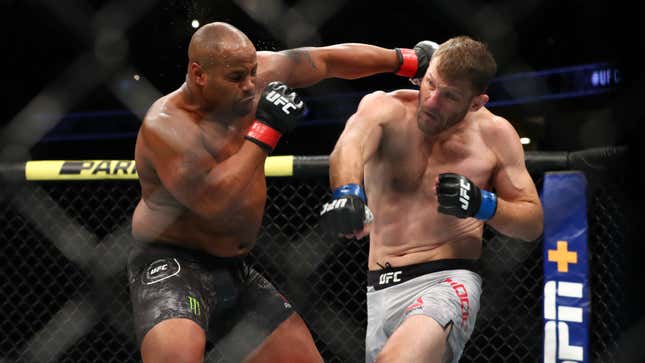 Image for article titled Daniel Cormier Didn&#39;t Listen To His Corner, And It Cost Him His Title