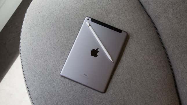 Imagen para el artículo titulado Olvida el iPad Pro: el nuevo iPad barato hace todo lo que necesitas