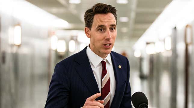 Image for article titled Sen. Josh Hawley Has a History of Supporting Anti-Government Militia Groups