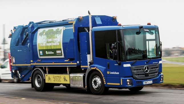 Image for article titled Daimler Announces Production Electric Garbage Truck