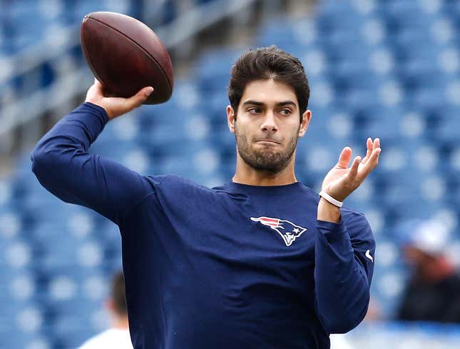 Image for article titled Jimmy Garoppolo Informs Locker Room Attendants How He Likes Footballs
