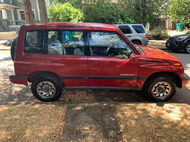 Image for article titled At $3,500, Would You Make This 1994 Suzuki Sidekick Your Wingman?