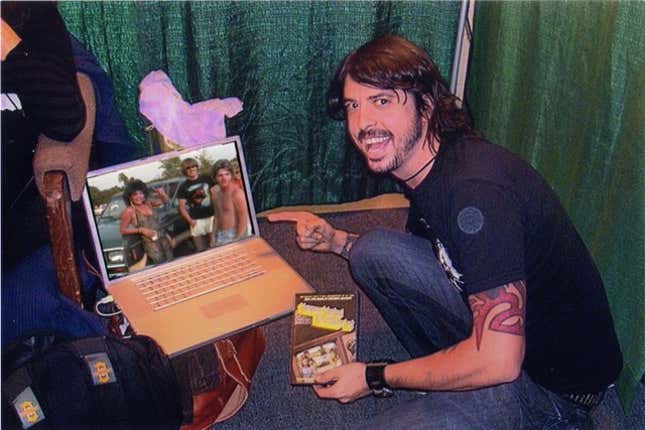 Dave Grohl enjoys “Heavy Metal Parking Lot.” Photo courtesy Jeff Krulik.