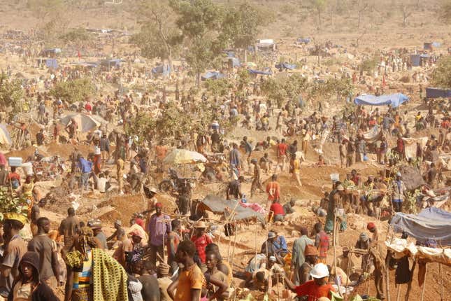 Artisanal mining: Photos from mining pits and markets in Africa by Hugh Brown