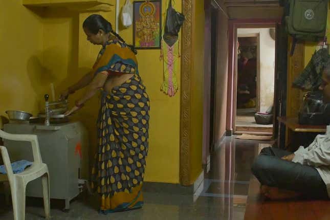 Asha Manugandhi at Shimoga in Karnataka uses solar energy to make rotis and sell it in the nearby market