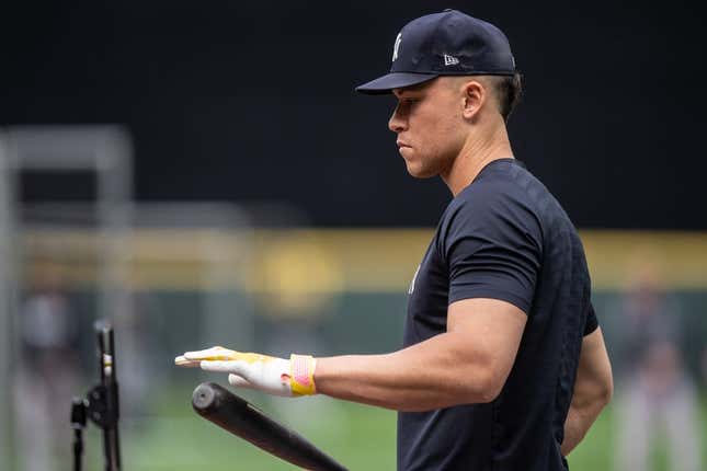 New York Yankees' Aaron Judge finishes batting practice before a baseball  game in Cleveland, Tuesday April 11, 2023. (AP Photo/Phil Long Stock Photo  - Alamy