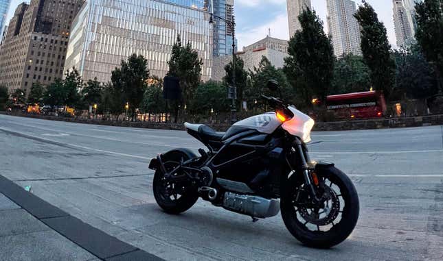 Image for article titled What it's Like to Live With an Electric Motorcycle in New York City