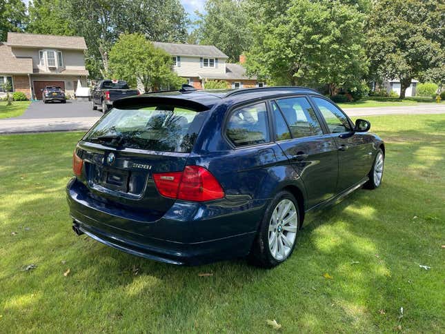 Image for article titled At $14,250, Would You Go On Tour In This 2011 BMW 328iX Touring?