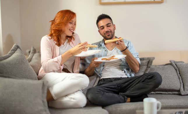Image for article titled Marrying Woman Who Doesn’t Eat Her Pizza Crusts Best Decision Man Ever Made