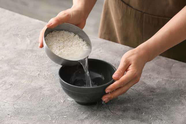 Image for article titled 6 Foods That Do Not Belong in Your Hair (And 2 That Do)