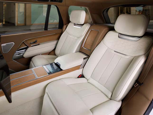 Image for article titled The 2022 Land Rover Range Rover Gets Three Rows And A Future Electric Version