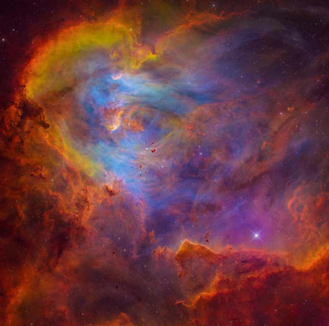 La Nebulosa del Pollo Corredor, rica en color y salpicada de estrellas.