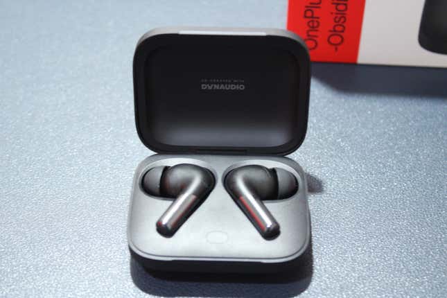 OnePlus Buds Pro 2 in case