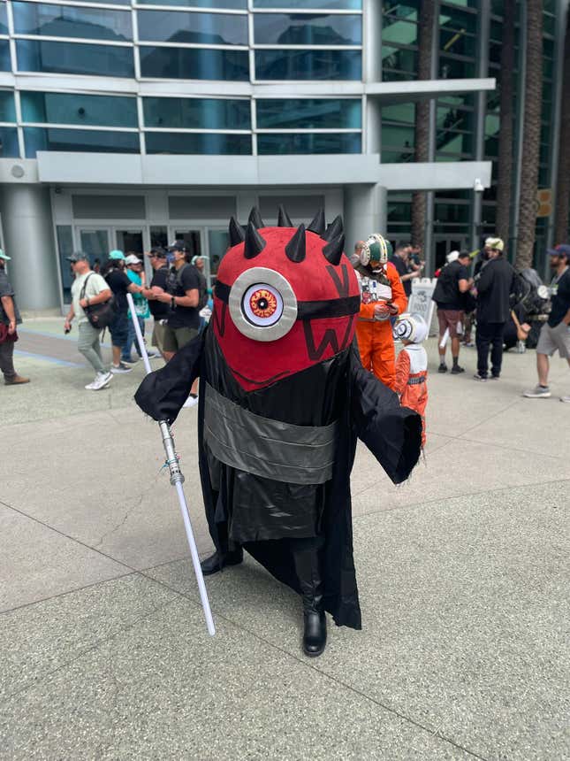 Image for article titled Here&#39;s Some of Star Wars Celebration 2022&#39;s Coolest Cosplay
