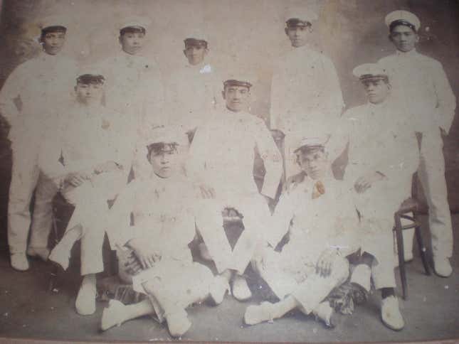 Ivan Evangelista (bottom left).