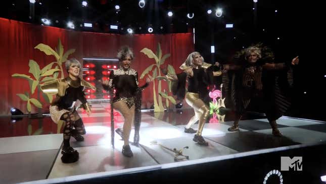 Image for article titled The queens form girl groups in a satisfying RuPaul's Drag Race