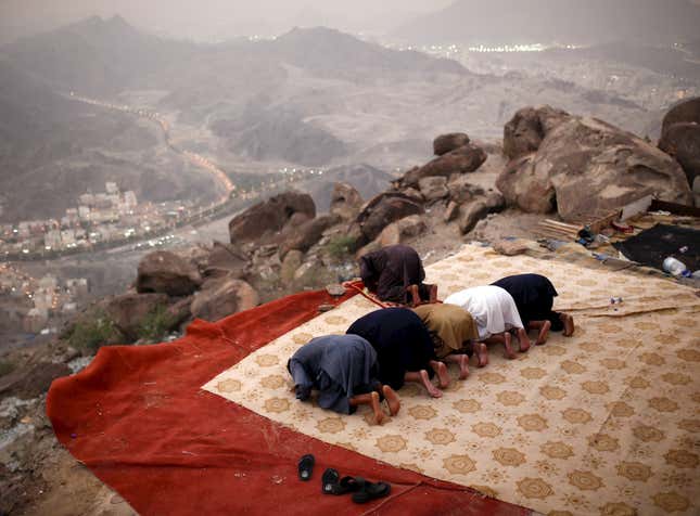 Image for article titled Hajj 2015: Millions gather in Mecca to worship, in stunning photos