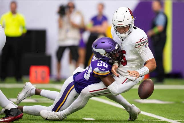 Defense rallies Cardinals past Vikings, 18-17