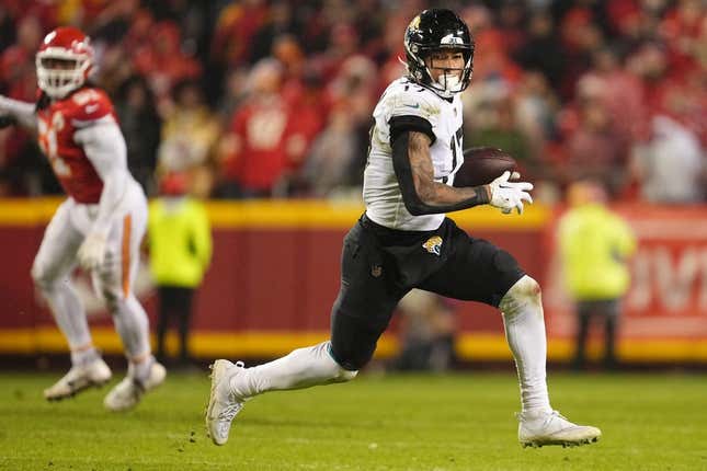 Jan 21, 2023; Kansas City, Missouri, USA; Jacksonville Jaguars tight end Evan Engram (17) runs the ball against the Kansas City Chiefs during the second half in the AFC divisional round game at GEHA Field at Arrowhead Stadium.