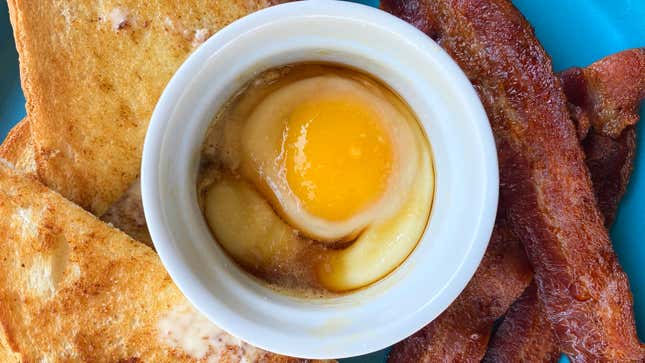 Image for article titled You Should Poach an Egg in Maple Syrup