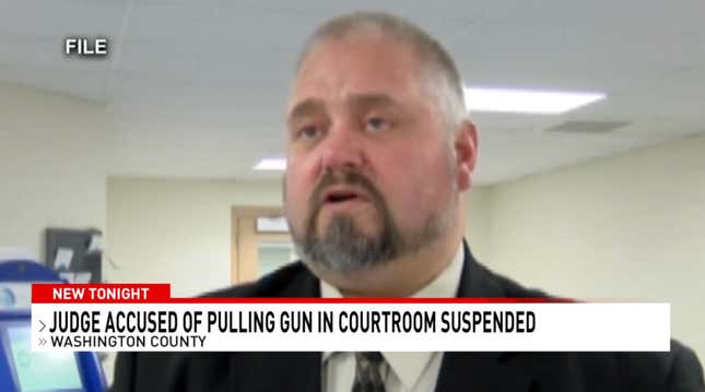 Image for article titled NY Judge Who Flashed His Gun in Court Suspended [Update]