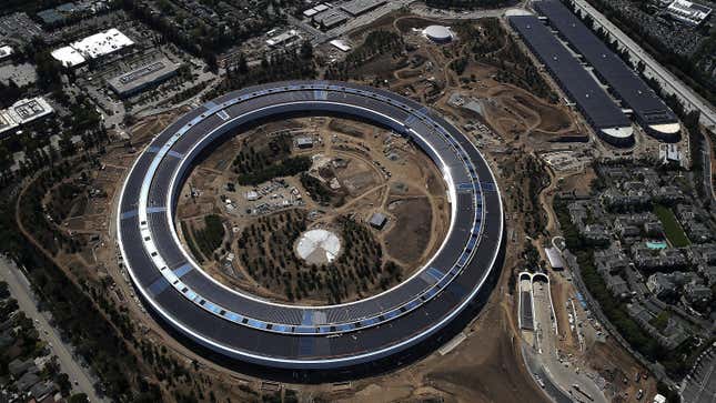 Image for article titled &#39;Get Out of Our Way:&#39; Apple Workers Call on Company to Re-Think Strict Return-to-Office Strategy