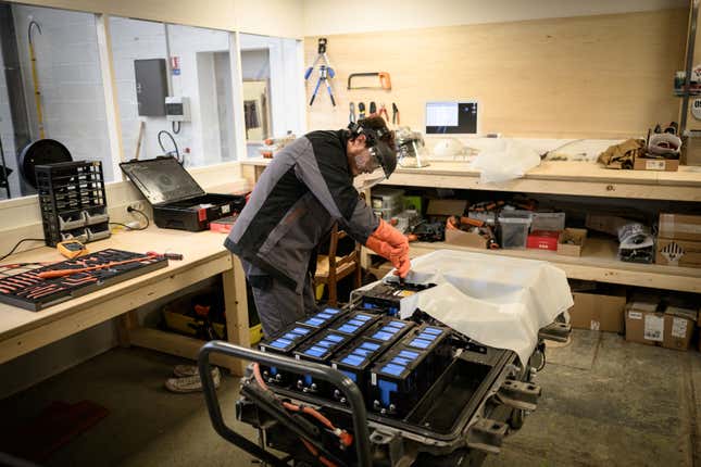 Image for article titled A Looming Skills Gap Suggests There Are Not Enough EV Mechanics