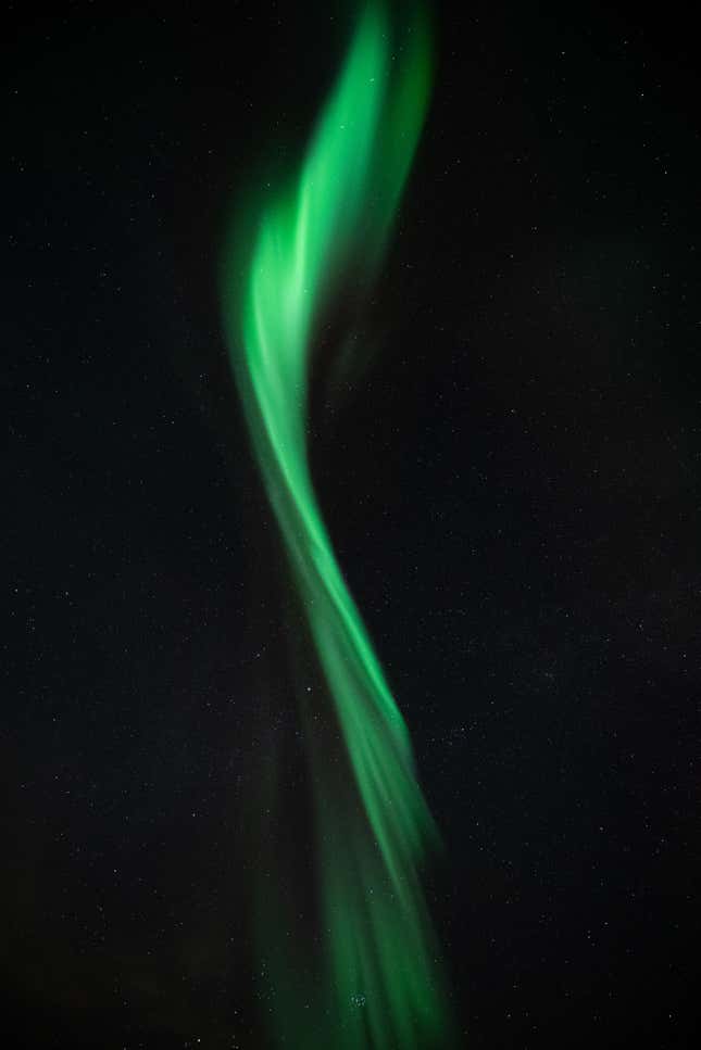 Una franja de la aurora sobre Utsjoki, Finlandia.