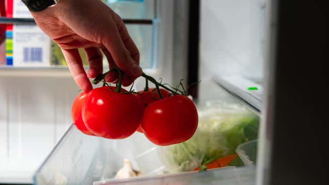 Image for article titled For Better Tasting Tomatoes, Dip Them in Warm Water Before Chilling