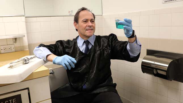 Image for article titled Desperate Judge Makes Lethal-Injection Drugs In Courthouse Toilet