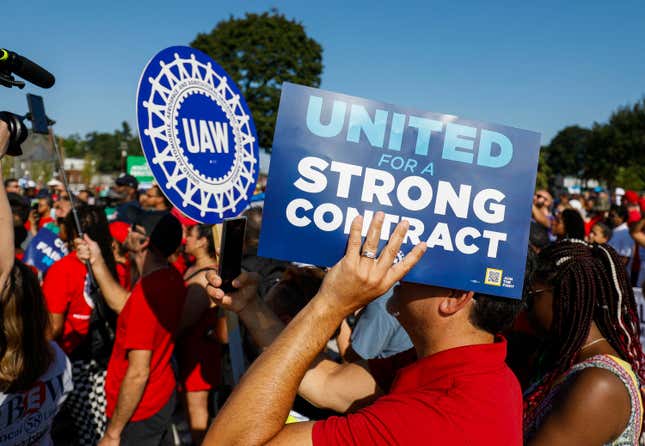 Image for article titled How long have past UAW strikes lasted?