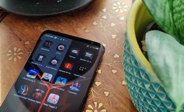 Imagen para el artículo titulado Probamos el RedMagic 6S Pro: un móvil de gama alta para juegos, pero de gama baja para fotos