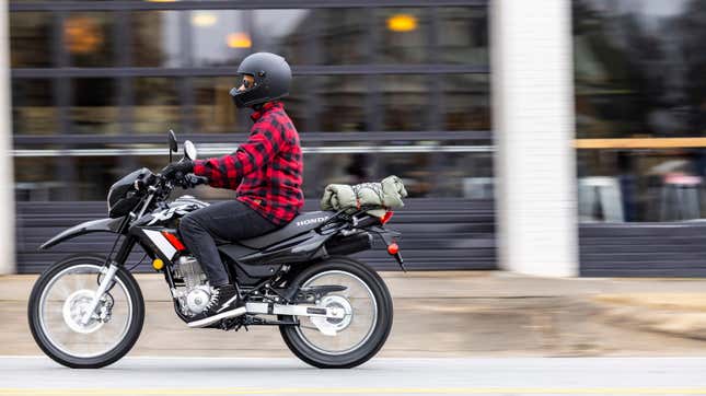Image for article titled The $3,000 Honda XR150L Wants to Make You a Motorcyclist
