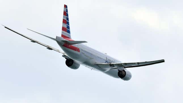 Image for article titled American Airlines Flight Safely Returns to Airport After Bird Strike Causes Fiery Engine Failure