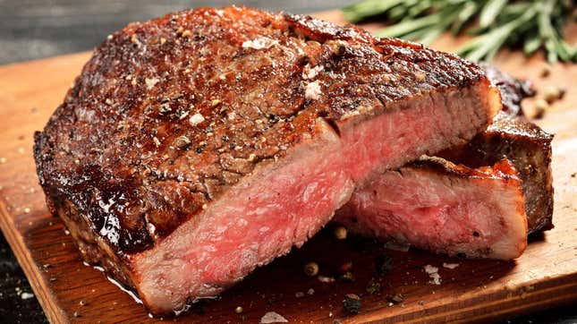 Image for article titled How (and When) to Properly Season a Steak