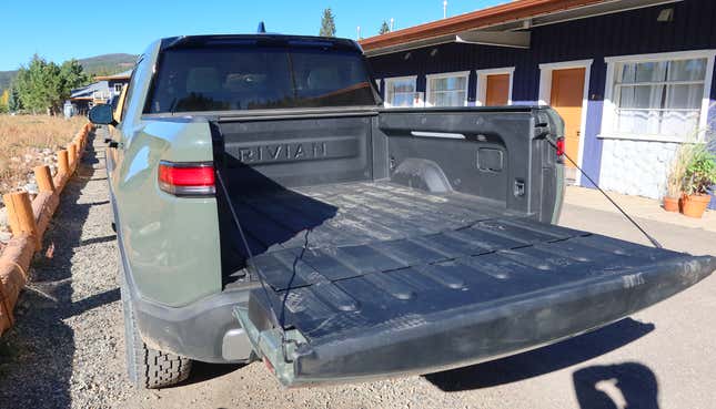 Image for article titled Your Guide To The 2022 Rivian R1T Electric Pickup's Incredible Gadgets