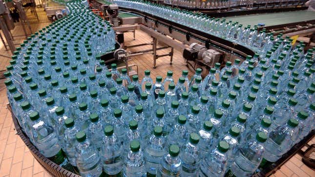 Imagen para el artículo titulado Encuentran por primera vez contaminación por microplásticos en la sangre de una persona