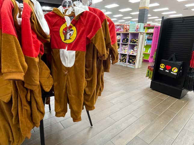 Image for article titled Here Are 15 Buc-ee&#39;s-Branded Oddities You Can Purchase At Your Next Buc-ee&#39;s Stop