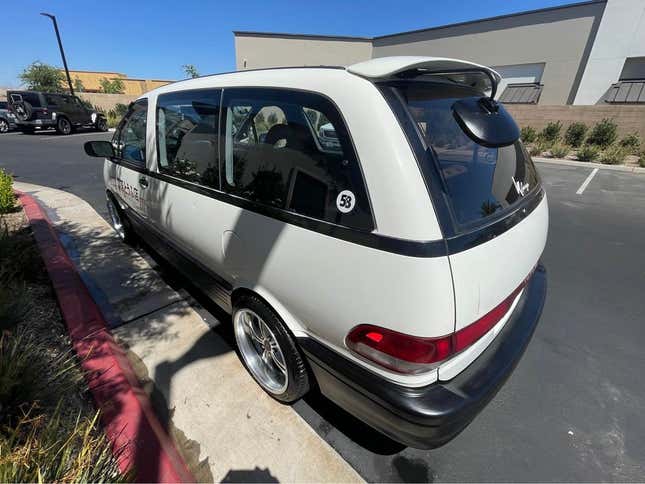 Image for article titled At $6,750, Could You Be Egged Into Buying This 1993 Toyota Previa LE?