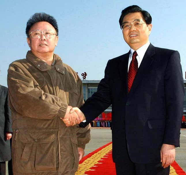 North Korean leader Kim Jong-il (L) shakes hands with Chinese President Hu Jintao as he sees off the Chinese leader on his departure from Pyongyang airport October 30, 2005, in this picture released by Korea News Service in Tokyo October 31, 2005. Hu was concluding an official visit to North Korea. JAPAN OUT REUTERS/Korea News Service - RP2DSFIICSAD