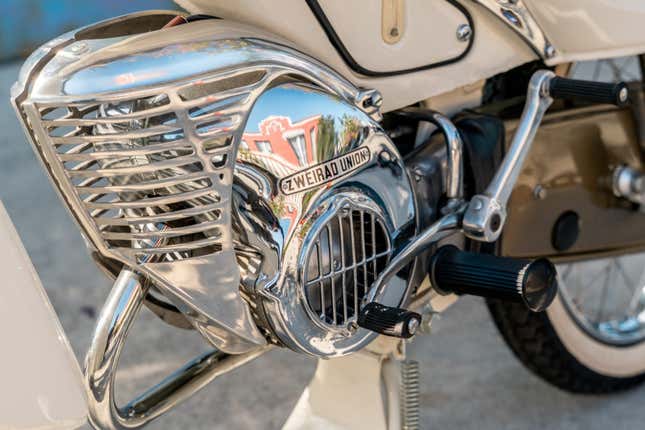 Image for article titled This Moped You've Never Heard Of Looks Like Nothing You've Ever Seen