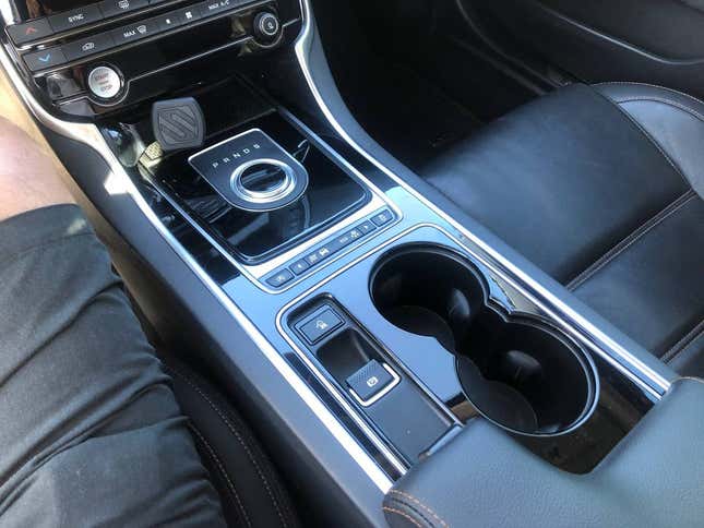 Image for article titled At $17,995, Is This 2017 Jaguar XE 35t A Cat You Might Bag?