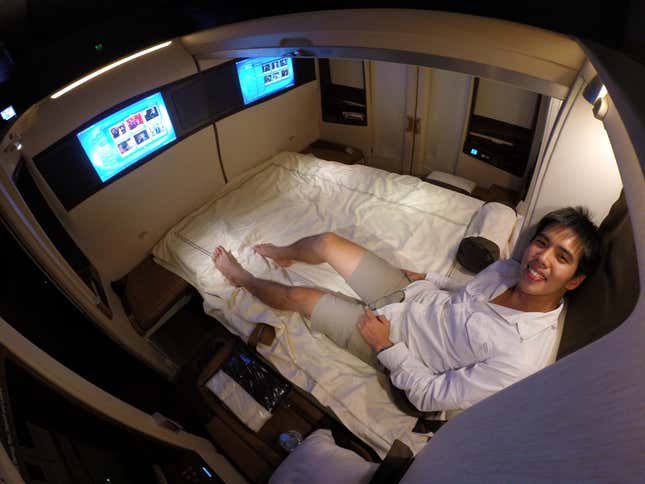 Image for article titled What it’s like to fly the $23,000 Singapore Airlines Suites class
