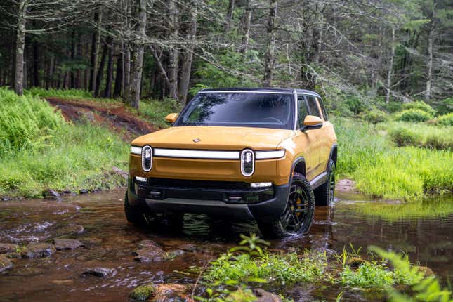 Image for article titled The 2022 Rivian R1S Is the Rightful Heir to the Land Cruiser Throne