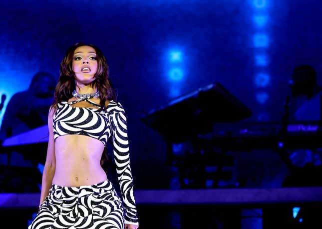Image for article titled Coachella 2022: Let&#39;s Hear It for Weekend 2 Looks