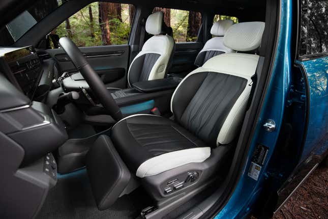 Image for article titled 2024 Kia EV9 Electric Three-Row SUV Promises 300 Miles of Battery Range in the U.S.