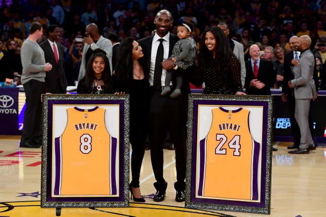 Image for article titled Tributes to Kobe and Gianna Bryant Pop Up Worldwide