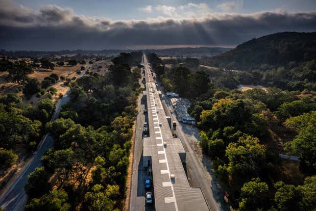 O edifício do acelerador de quase três quilômetros de comprimento no SLAC.