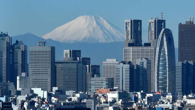 A photo of Mount Fuji in Japan above the Tokyo skyline. 
