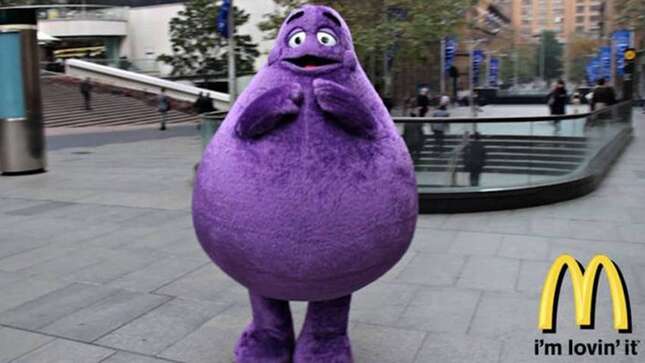 Un empleado de McDonalds revela uno de los grandes misterios de la cadena: qué demonios es Grimace